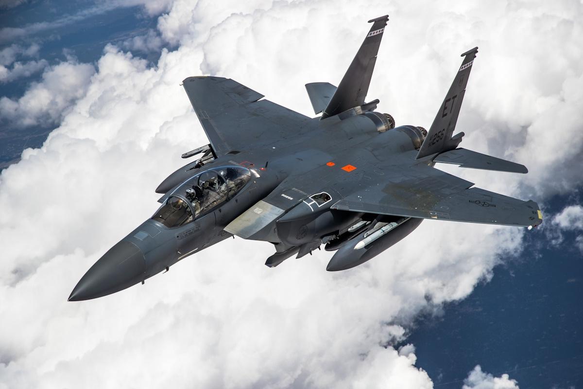 F15