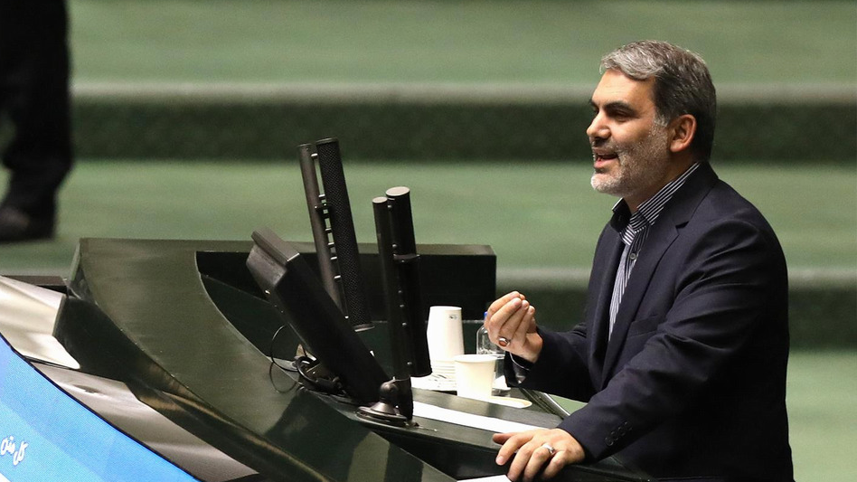 عملکرد دولت در حوزه آب قابل قبول نیست / در برخی از جایگاه ها دولت در پی افزایش قیمت بنزین است