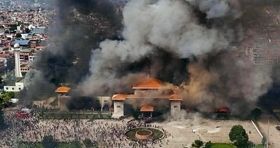 دولت نپال سقوط کرد / زنده سوزی زن نخست وزیر در آتش! + ویدئو 