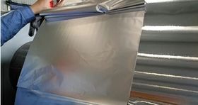 چرا فویل آلومینیوم یک طرف براق داره و یک طرف مات؟ جوابش باوره‌نکردنیه!
