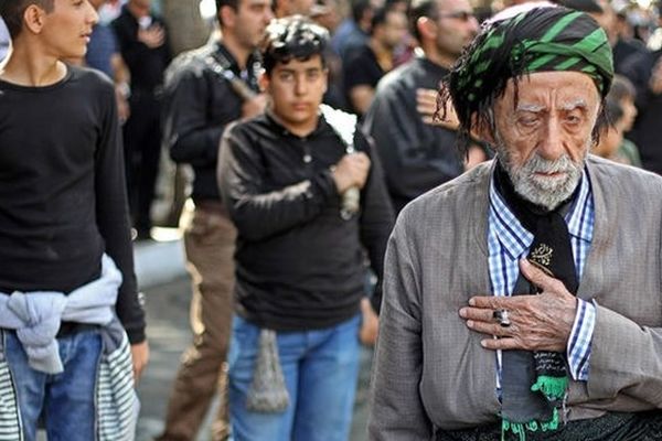 آیین عزاداری محرم در کرمانشاه / از هم‌آوایی چمری تا سقایی پیرمردها 