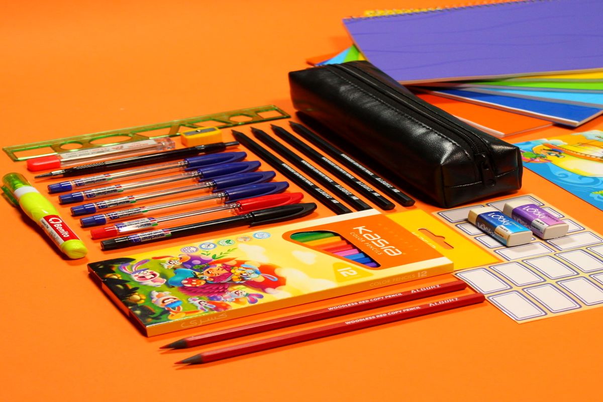 بسته ویژه لوازم تحریر برای خیریه‌ ها با قیمت فوق‌العاده
