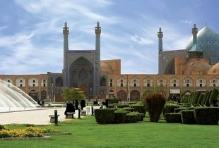 مقایسه اصفهان و مشهد برای سفر؛ پایتخت فرهنگ یا پایتخت معنویت؟
