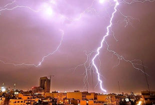رعد و برق پرقدرت در راه کشور / این استان ها آماده طوفان شدید باشند