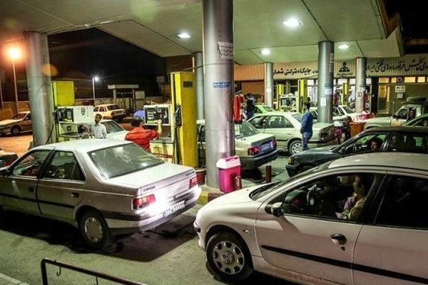 تعیین تکلیف قیمت بنزین برای نوروز / برخورد قانونی با پمپ بنزین های متخلف