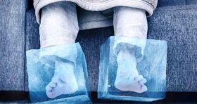 دمای پای خود را کنترل کنید / با این روش‌ها  در فصل سرما ایمن هستید