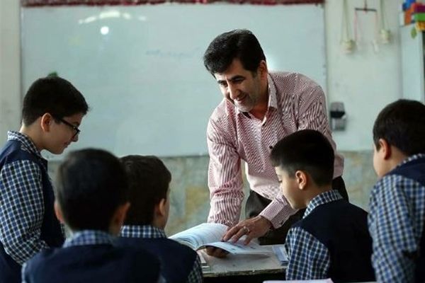 فرهنگیان بازنشسته دوباره راهی کلاس درس / حقوق ۵ میلیونی برای تدریس!

