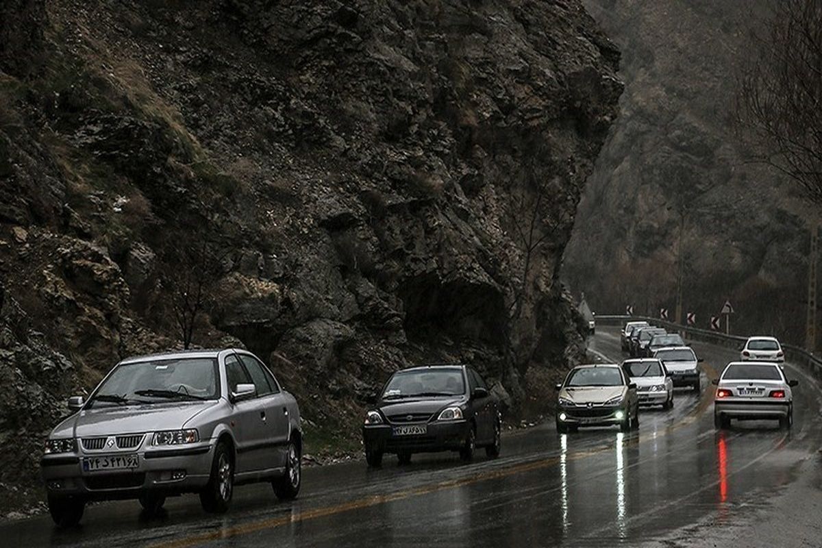 جاده‌های ۱۵ استان امروز بارانی است