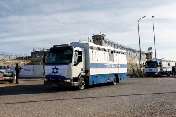 نزدیک به ۲ هزار زندانی فلسطینی آزاد شدند/آغاز عملیات تبادل اسرا 