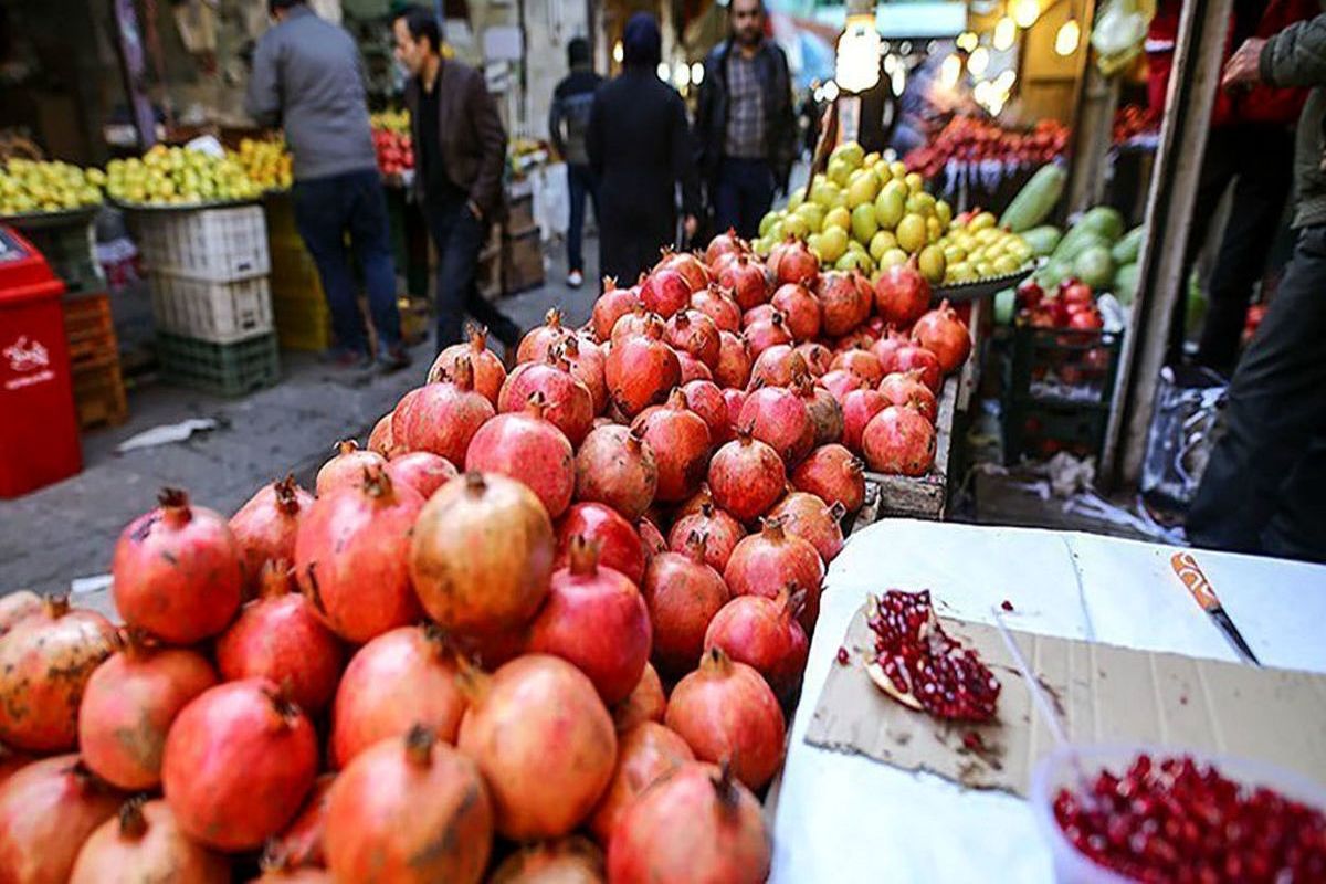 انار و هندوانه شب یلدا با قیمت مناسب توزیع می شود / چرا آمار خرید میوه کاهش یافت ؟