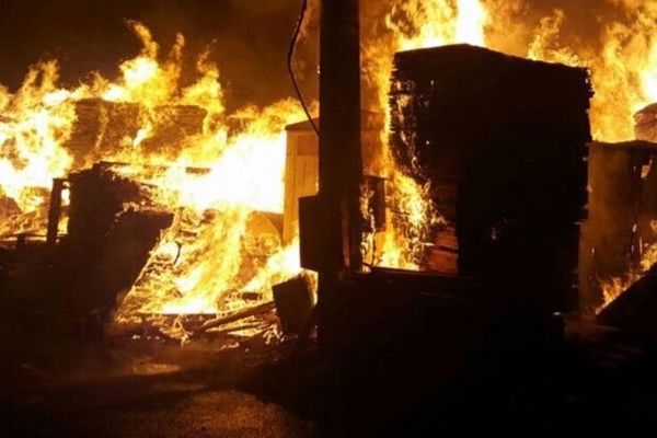 بحران جدید در بندر معروف ایران / کشتی متانول منفجر شد