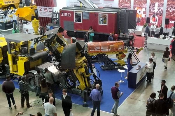 بازدید متخصصان ایرانی از نمایشگاه معدن مسکو