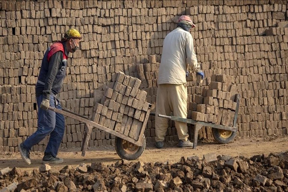 شکاف ۶۰ درصدی بین دستمزد و سبد معیشت؛ بحران اقتصادی کارگران برملا شد!