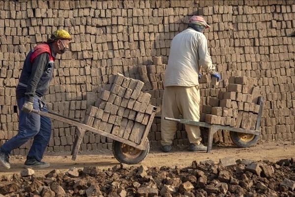 شکاف ۶۰ درصدی بین دستمزد و سبد معیشت؛ بحران اقتصادی کارگران برملا شد!