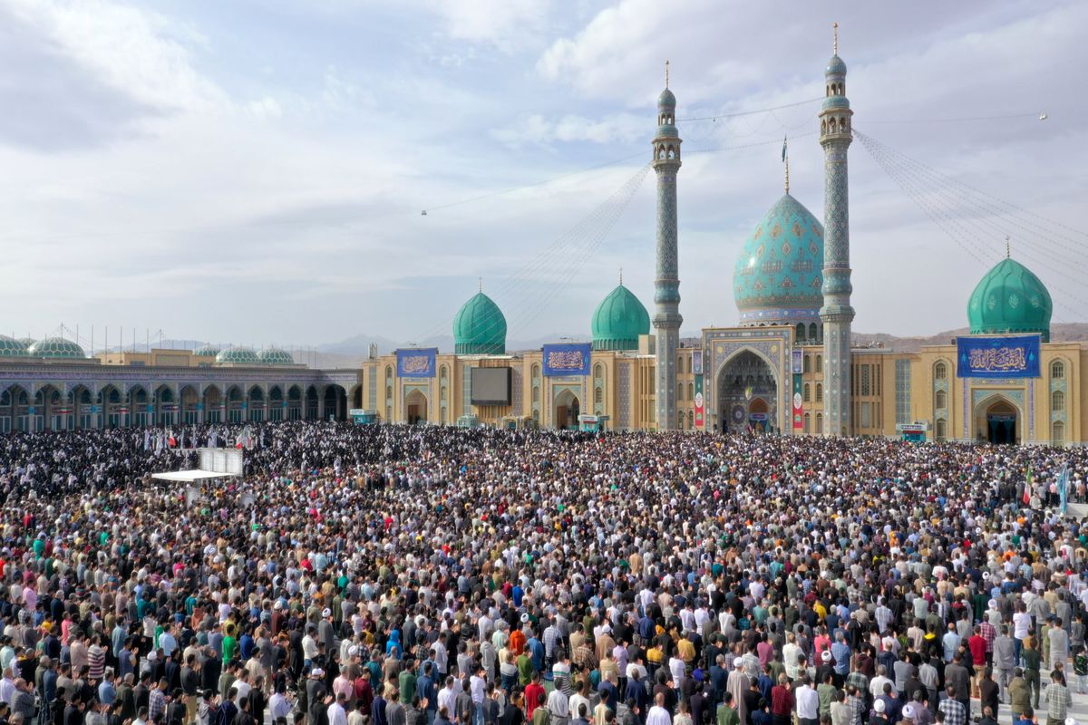 تصاویر | اقامه باشکوه نماز در آستان مقدس مسجد جمکران