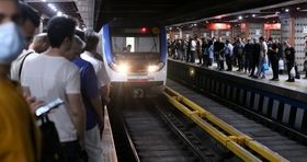 متروی تهران حادثه خیز شد / شب گذشته در خط ۲ مترو چه گذشت؟