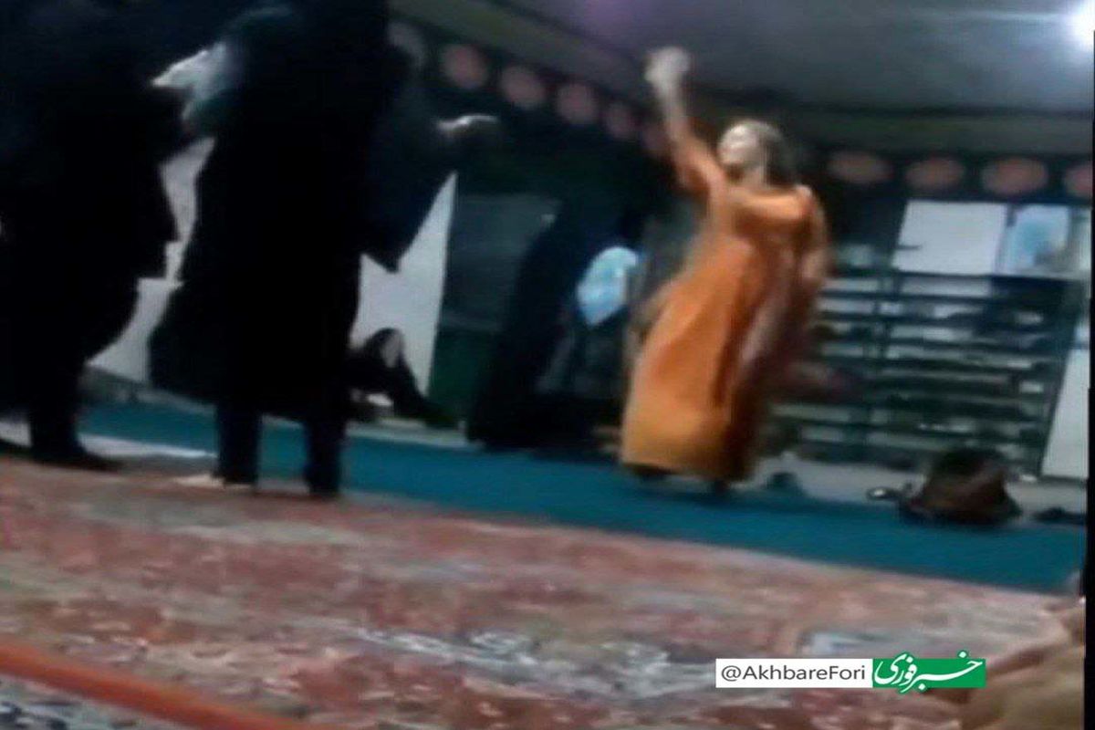 ماجرای زن هنجارشکن در مسجد / توهین به عزاداران سیرجانی + عکس