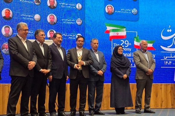 فولاد هرمزگان موفق به کسب عنوان صادرکننده نمونه ملی شد