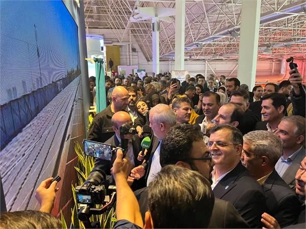 رونمایی از فاز دوم نیروگاه خورشیدی سقفی نمایشگاه بین‌المللی تهران با حضور وزیر نیرو 