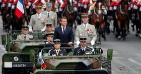 هو شدن ماکرون در رژه روز استقلال فرانسه