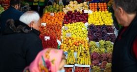 توزیع میوه ارزان قیمت شب عید در این اماکن / سیب را ۲۰ درصد ارزان تر از مغازه ها بخرید 