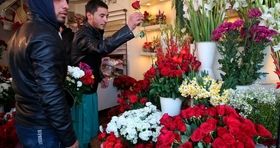اتباع افغان بازار گل ایران را قبضه کردند