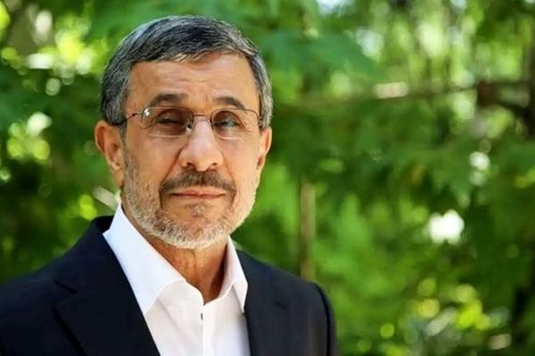 پیراهن سفید احمدی نژاد پس از شهادت رئیسی حاشیه ساز شد + عکس 