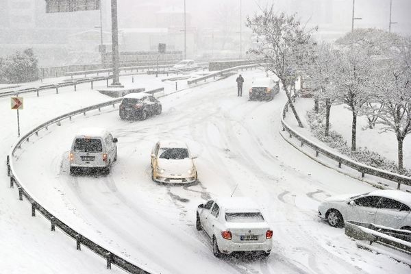 بارش سنگین برف و باران در راه کشور / زمستان آخرین زور خود را زد