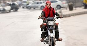 دریافت گواهینامه موتور برای زنان کاملاً مشروط شد