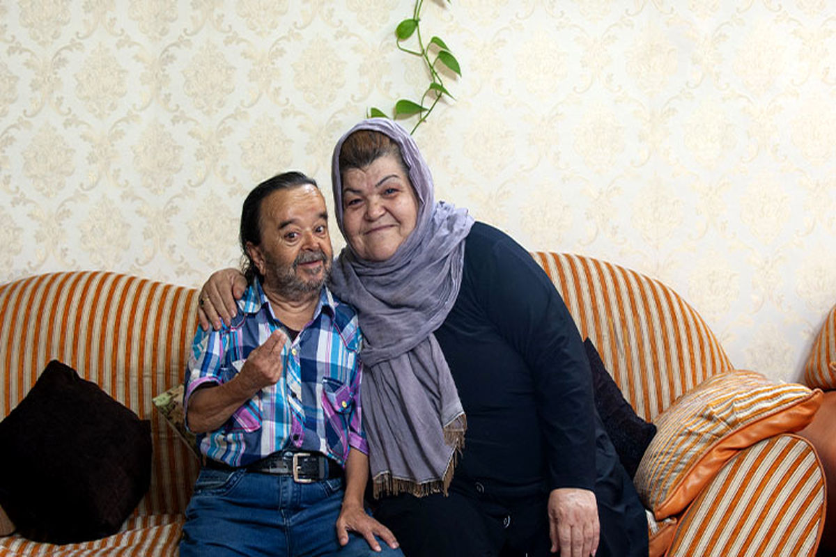 تصویر عاشقانه بازیگر معروف در کنار همسرش