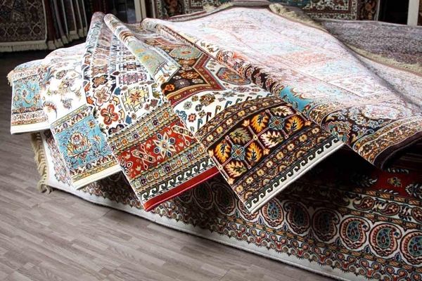 فرش دستباف ایرانی در بازار به چه قیمتی فروخته می شود؟ 