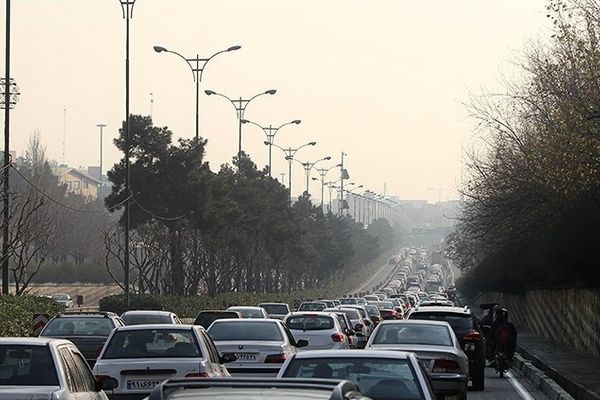 مقصر اصلی آلودگی هوا به چشم مجلسی ها / مردم عاجز از خرید خودروهای کم مصرف