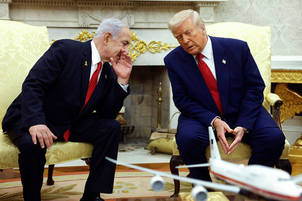 نقشه آمریکا برای ترور رهبر انقلاب فاش شد