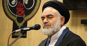 امام جمعه اصفهان: آرایش دختران سبب فروپاشی خانواده خواهد شد