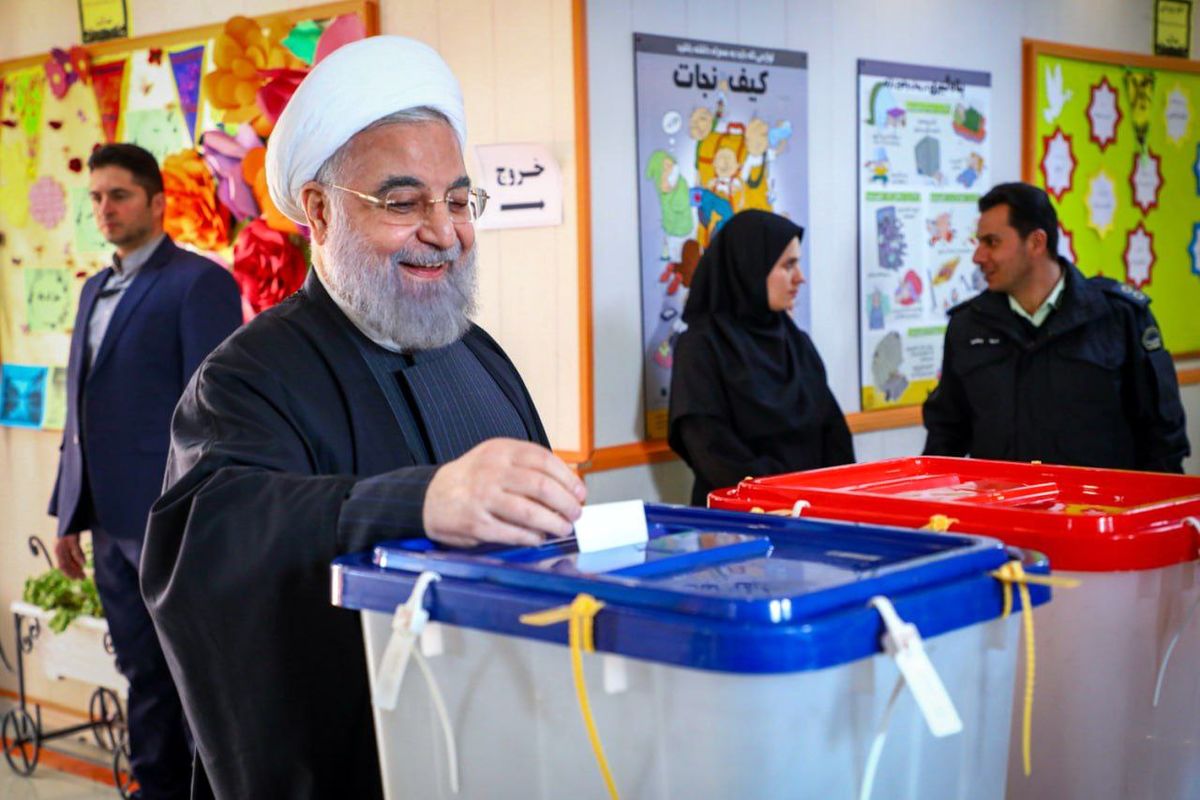 رییس دولت تدبیر و امید هم رای خود را به صندوق انداخت + عکس 