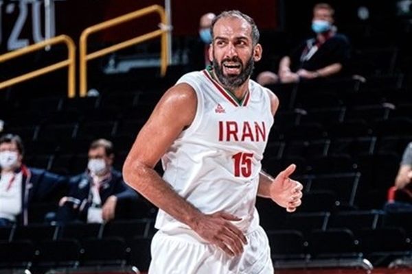 ستاره بسکتبال ایران علیه دوتابعیتی‌ها