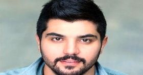 آقای سلبریتی خوش سیما در باشگاهی مدرن