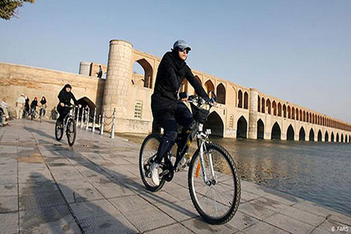 نماینده مجلس: موتور سواری و دوچرخه سواری زنان منع قانونی ندارد