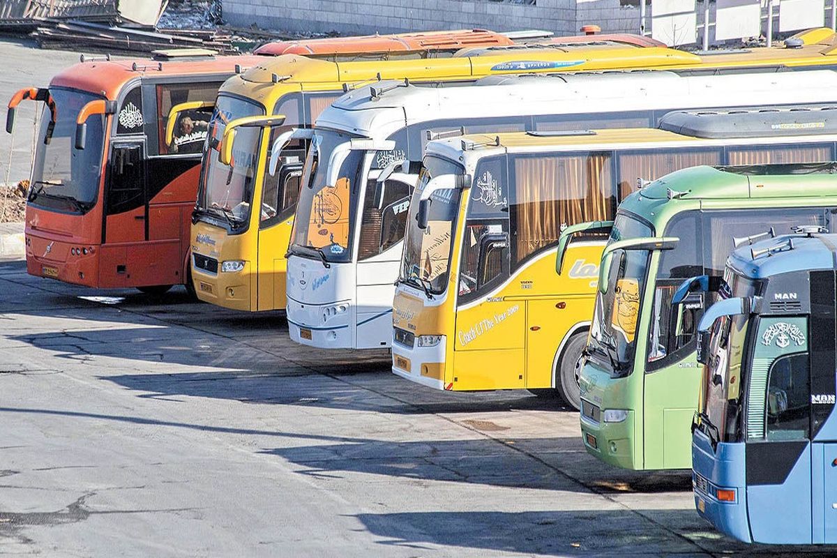 نارضایتی مسافران از افزایش زمان خرید بلیت اتوبوس / کاهش چشمگیر تعداد ناوگان اتوبوسرانی 
