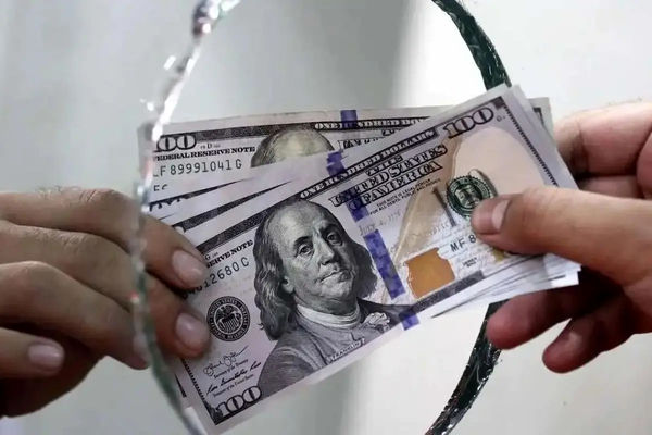 قیمت دلار در بازار آزاد صعود کرد (۱۳ اردیبهشت)