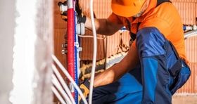 چگونه کمک‌کار به شما کمک می‌کند بهترین متخصص را انتخاب کنید؟