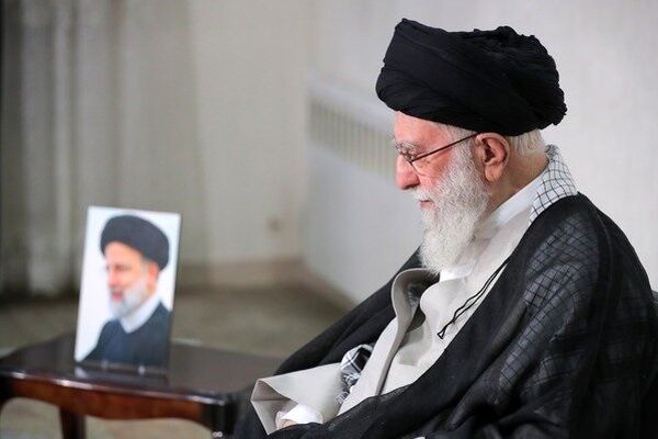 رهبر انقلاب: تشییع مردمی رئیس‌جمهور پیام قوت جمهوری اسلامی به همه دنیا بود