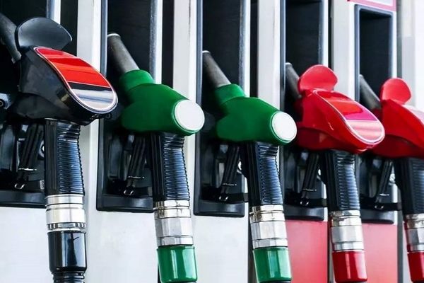 توزیع بنزین سوپر در تهران و کلان شهرها / مردم بی خبر از کیفیت بنزین معمولی