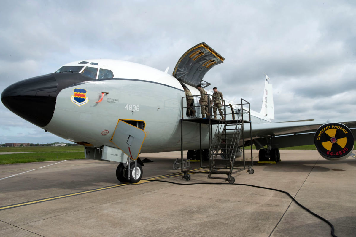 استقرار هواپیمای هسته‌ای آمریکا بیخ گوش ایران؛ پدافند هوایی فعال شد