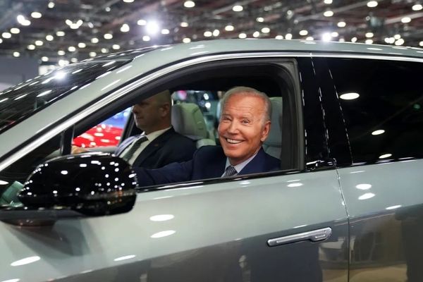 خودرو رئیس جمهور آمریکا به چه قیمتی فروش رفت؟ + عکس