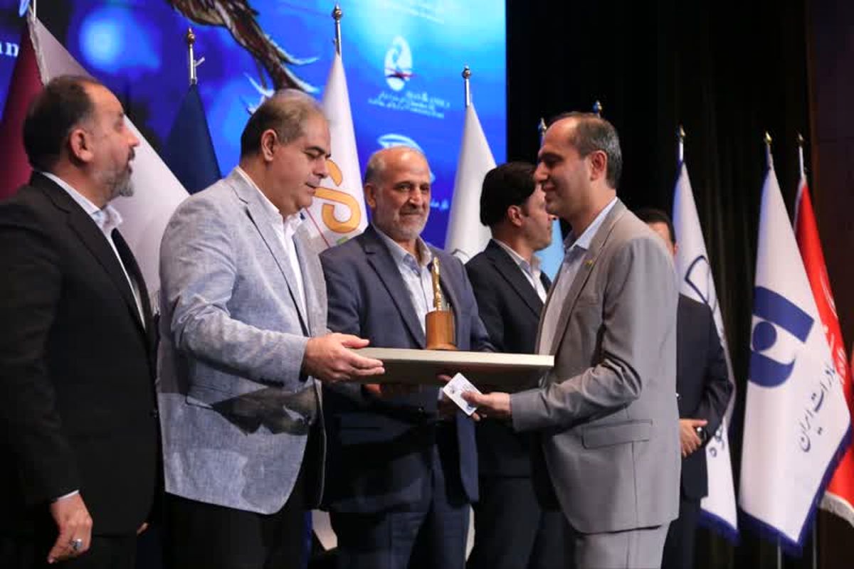 ۳۵ سال افتخار در زیر ساخت های کشور / کسب تندیس ملی توسط شرکت مهندسی و
ساختمان شمس عمران 