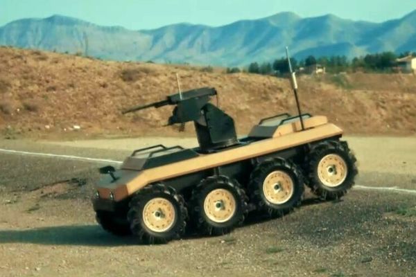 قدرت نمایی عملیاتی ارتش ایران / جنگنده هوشمند وارد میدان شد