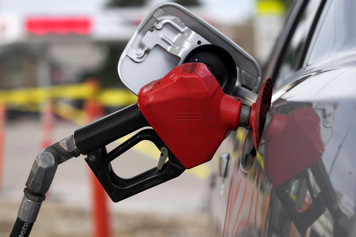 احتمال آزاد شدن قیمت بنزین / خاندوزی با افزایش قیمت بنزین موافقت کرد؟