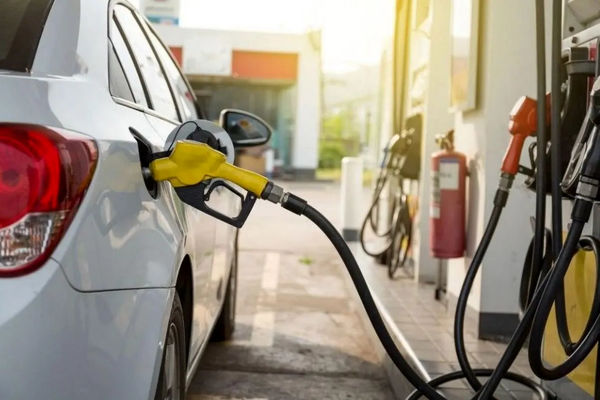 دولت تکلیف قیمت بنزین را یکسره کرد+ ویدیو