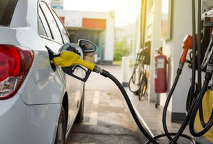 دولت تکلیف قیمت بنزین را یکسره کرد+ ویدیو